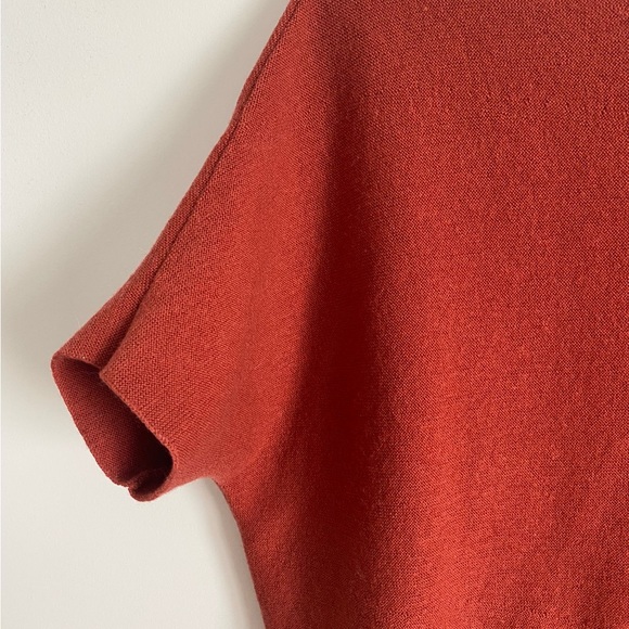 R | Label Cropped Sweater - Picture 5 of 6